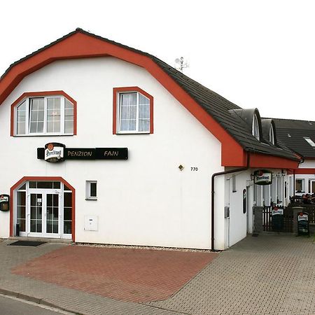 Penzion Fajn *** Pardubice Exteriör bild